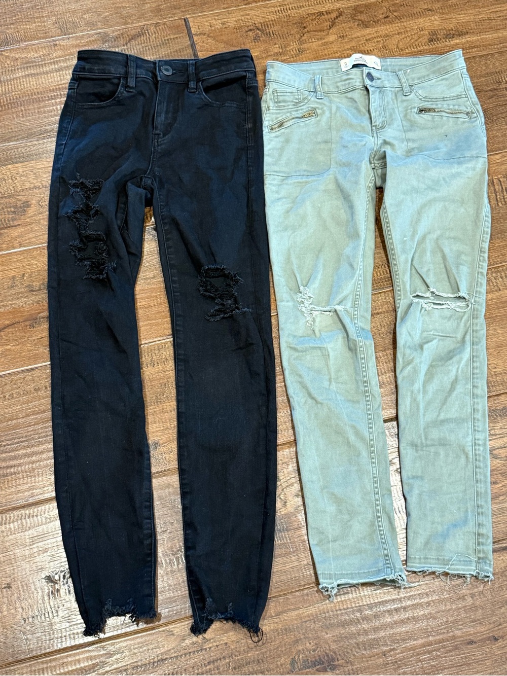American Eagle Outfitters Skinny Jeans — Black & Hollister Olive Green size 0